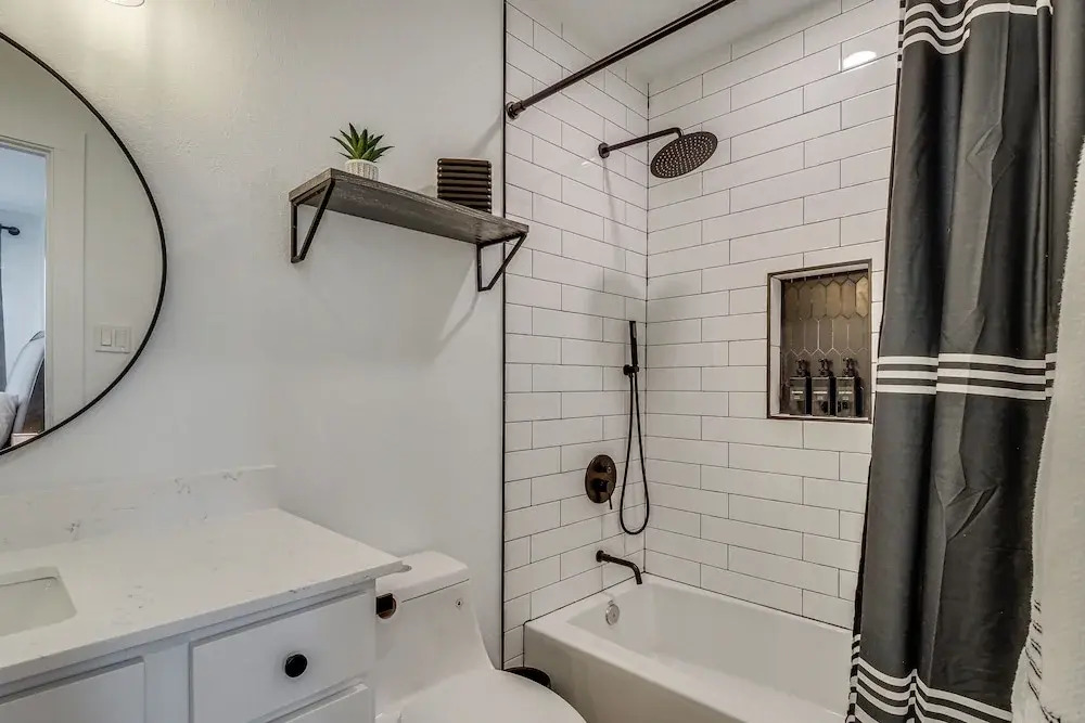 Near Historic Georgetown Square! Updated Home