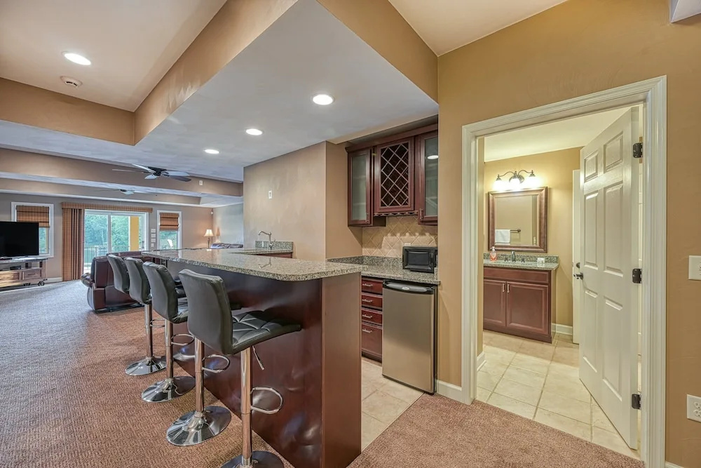 Paradise at Sunset Cove - Lakefront Getaway With Private Dock, Office, Firepit, Deck, & Pool Table