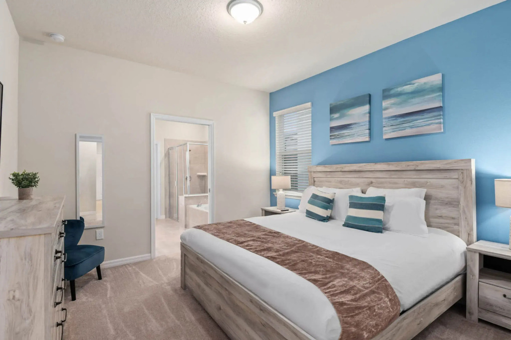 Upstay - 17 Guest Home w Pool  Hot Tub  BBQ  Games, Davenport