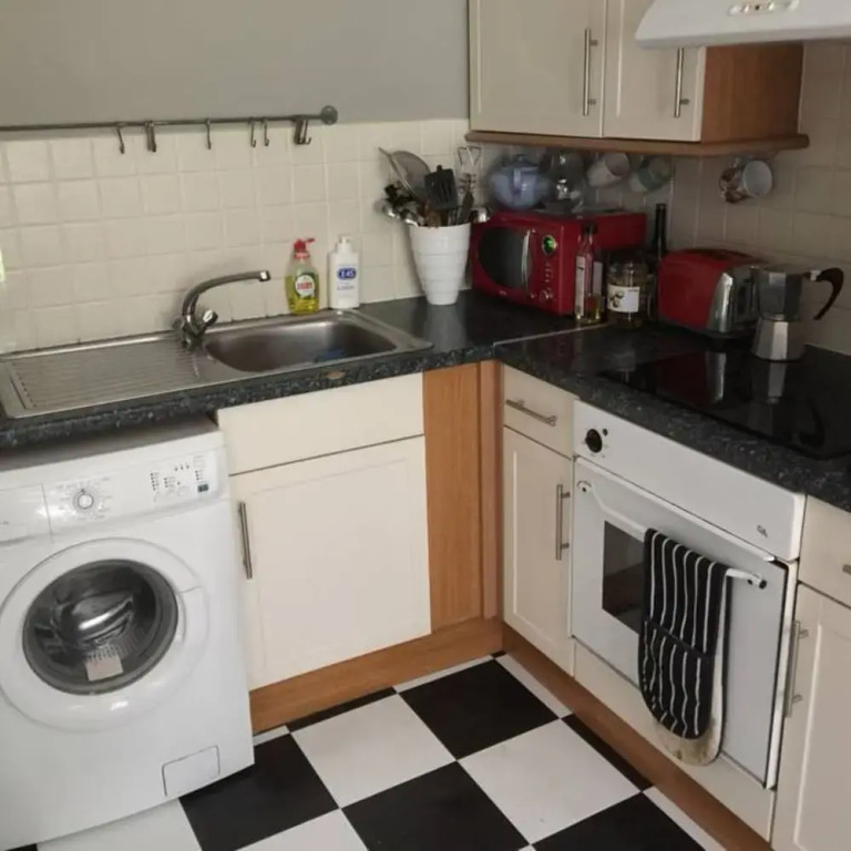 1 Bedroom Apartment Next To The Meadows