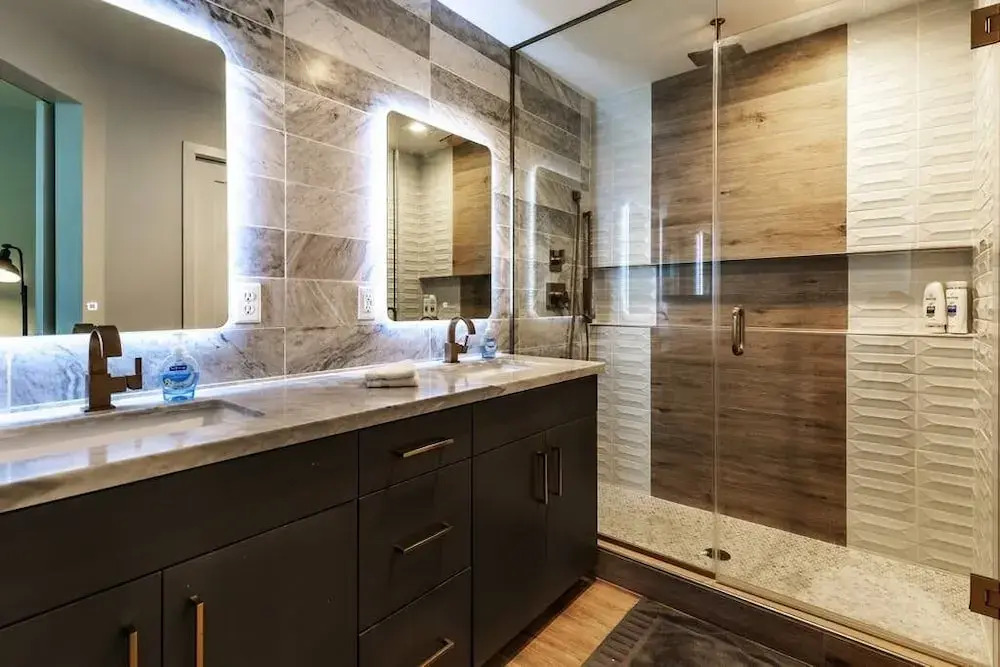 City Luxury Oasis! 3 Level Condo With 360 Roof!