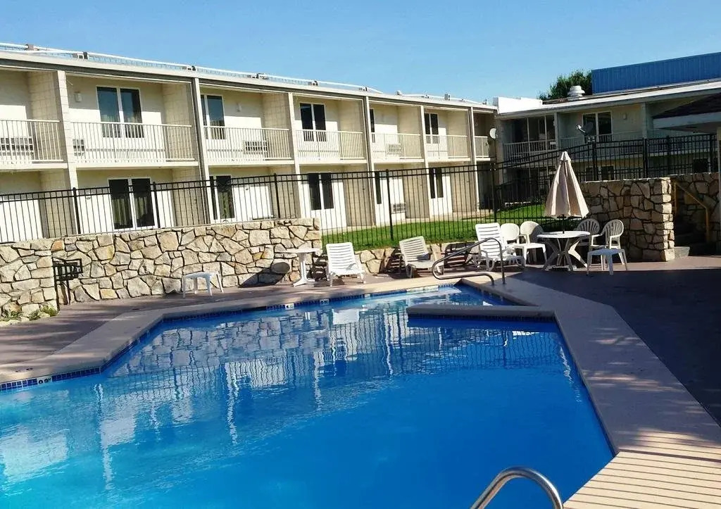 Countryside Suites Kansas City Independence I-70 East Sports Complex Hotel