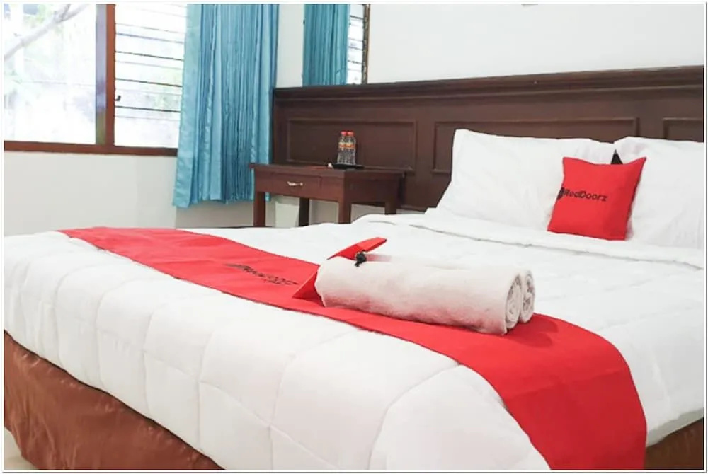 RedDoorz near Bojonegoro Train Station