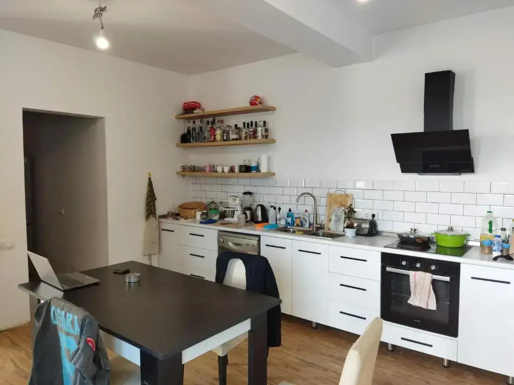 cheerful 5-bedroom home near lisi lake