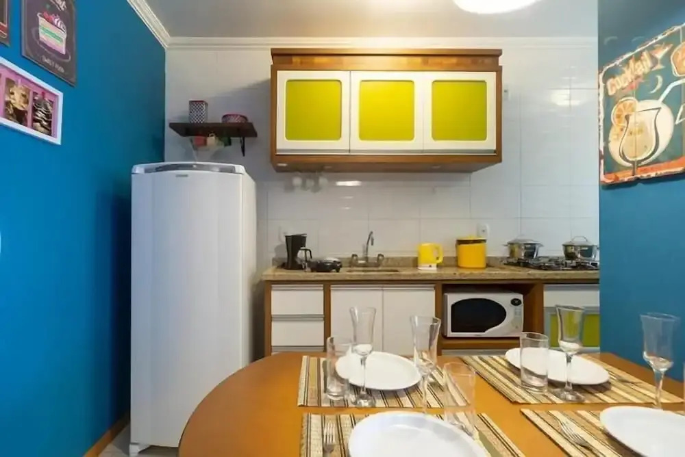 GRAMADO SOLAR REAL - 2 APTS de 2 quartos no mesmo prédio, cada um comporta até 7 pessoas - IDEAL PARA GRUPOS - central - IDEAL PARA ANDAR A PÉ, nesta plataforma desde janeiro de 2016, oferecemos CREDIBILIDADE - seu PET é bem-vindo - GARAGEM COBERTA