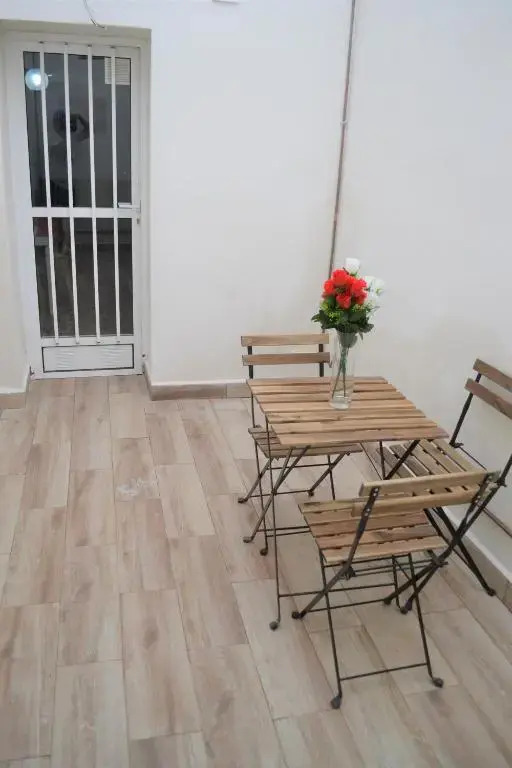 Impressive 1 bed Apartment With a Stunning Bathroom and Terrace Cb4ev