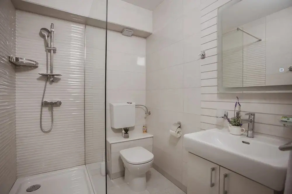 Luxury Modern House, Just 1 min Walk to the Beach