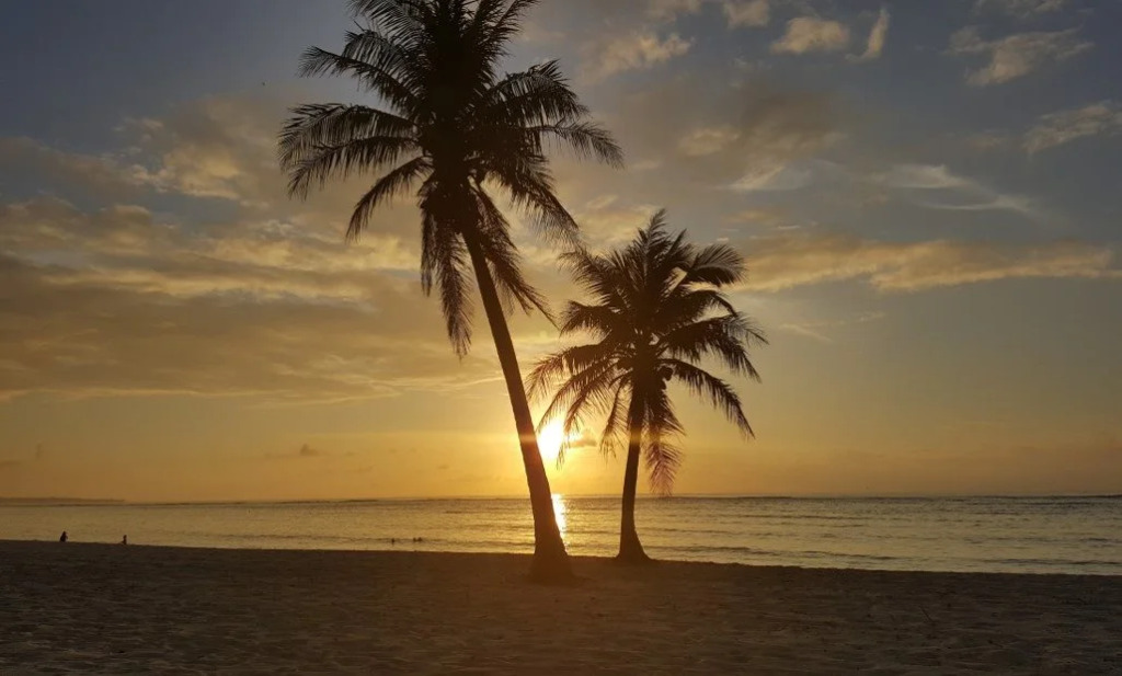 Surfrider Resort Hotel