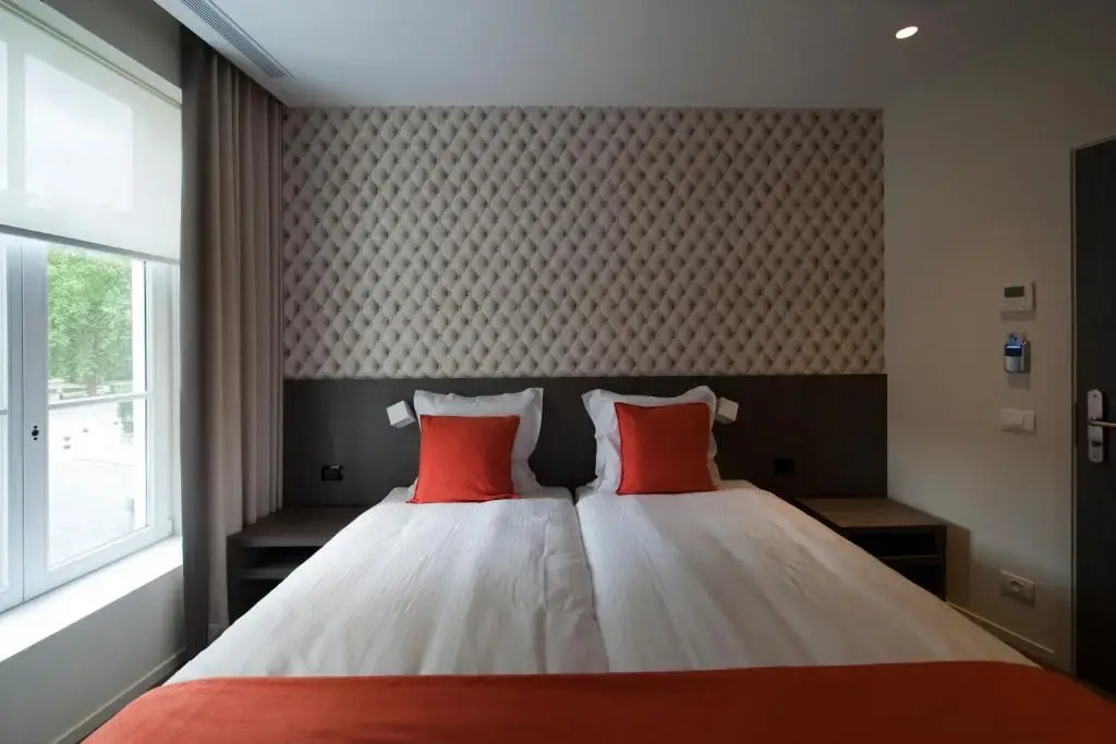 Square Hotel