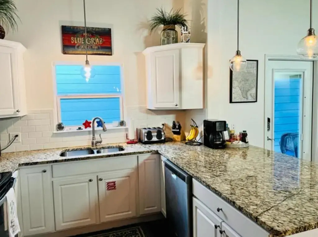 New 5Bed/3Bath Island Style Cottage Steps to Pool