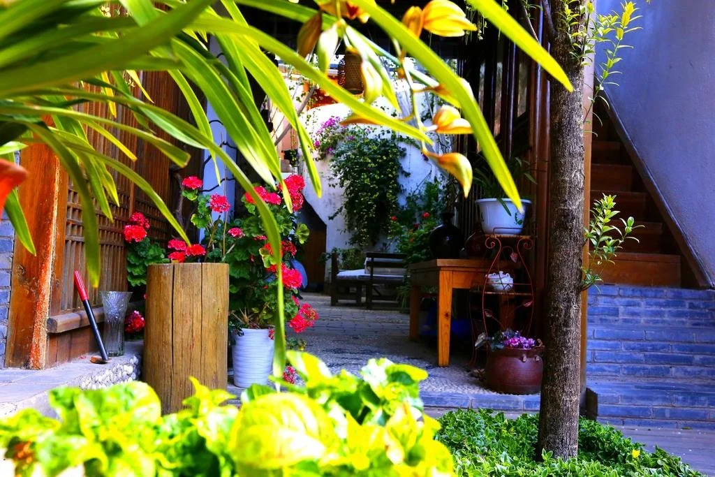 Lijiang Yuese Inn