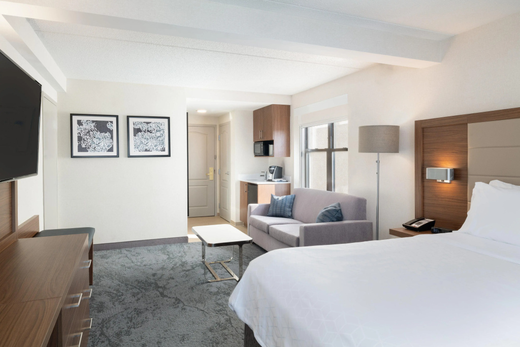 Holiday Inn Express & Suites Boston - Cambridge by IHG