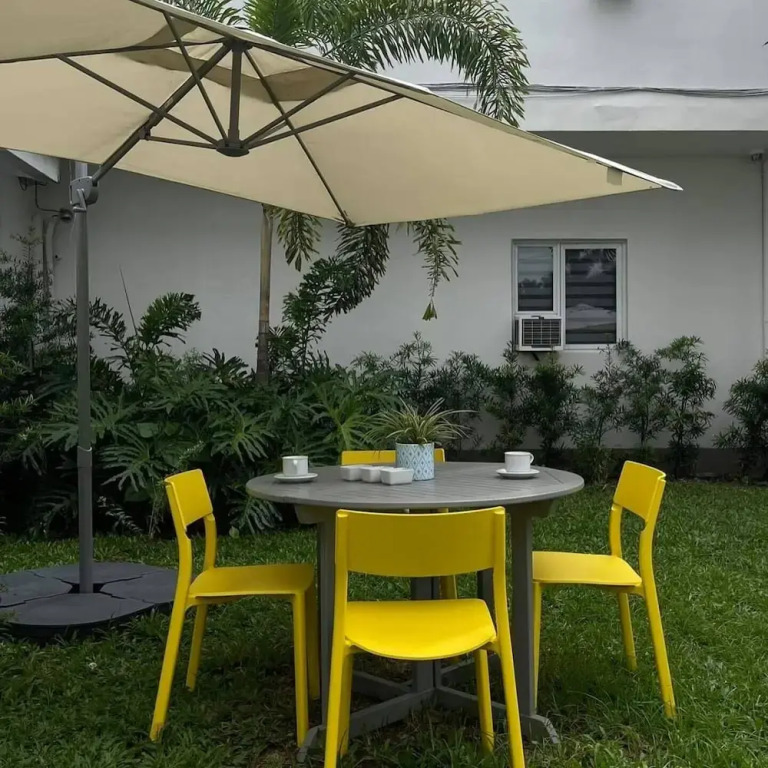 Emerald Manor Hotel
