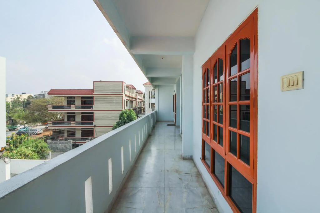 OYO 71611 Krupa Service Apartments