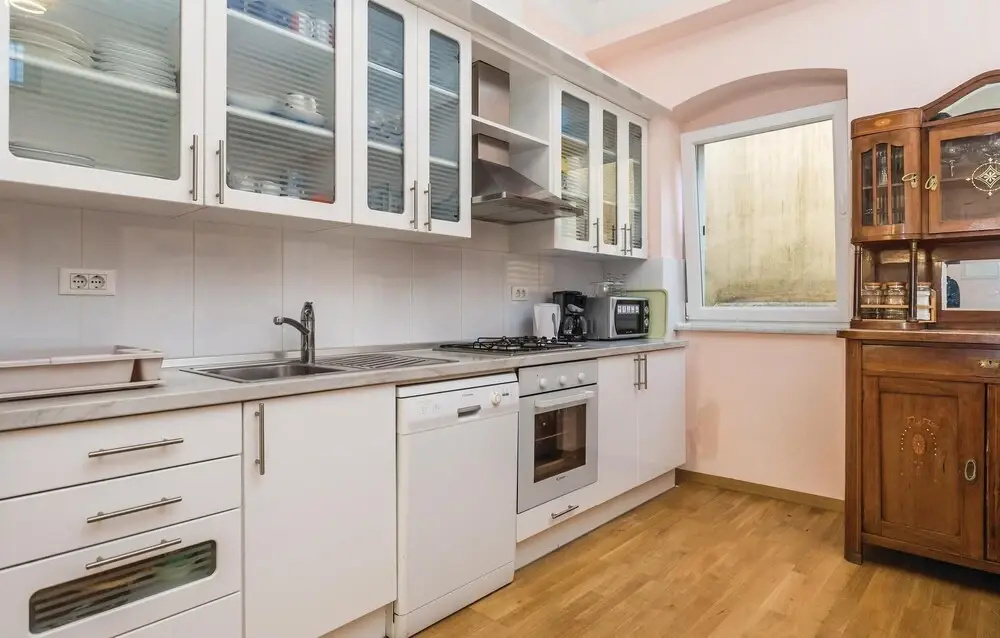 Amazing Home in Opatija with Hot Tub, WiFi & 3 Bedrooms