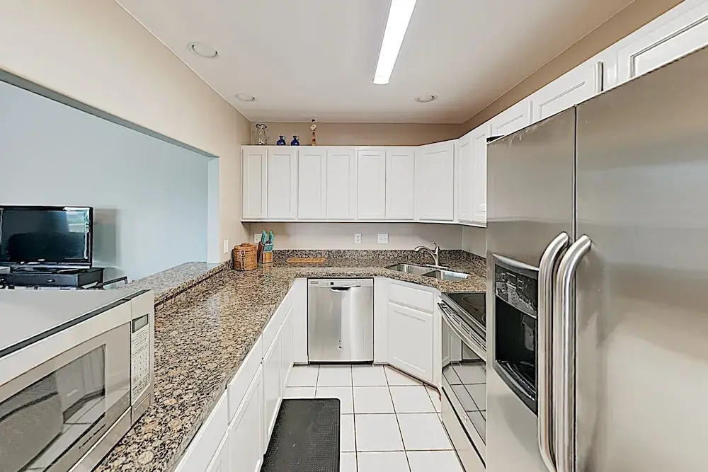 Walk To Beach! All-suite W/ Private Backyard 2 Bedroom Condo