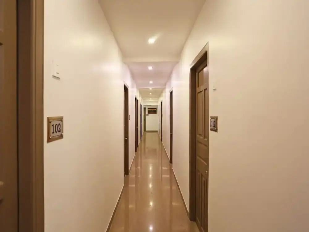 OYO 13262 Hotel Indiana