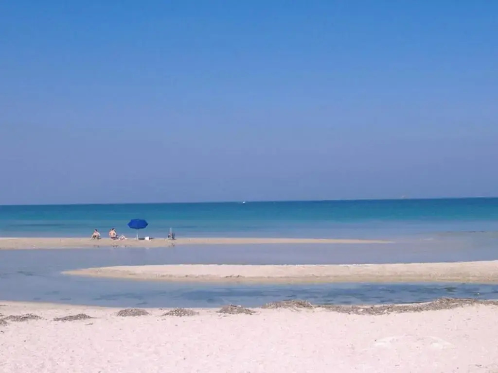 Apartment sleeps 4 in a villa 100m from the sandy sea