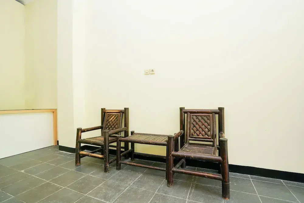 OYO 1857 Wonoboyo Residence Near RSU Katholik Surabaya Kota Surabaya