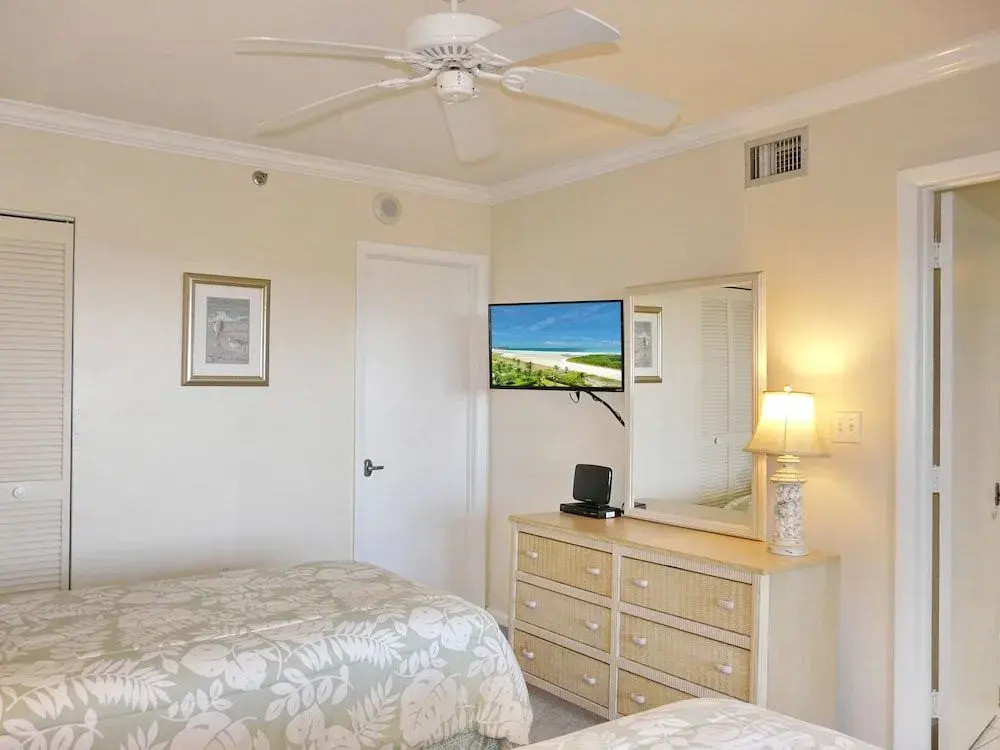 Beachfront Condo With Huge Views/pools/tennis/grills