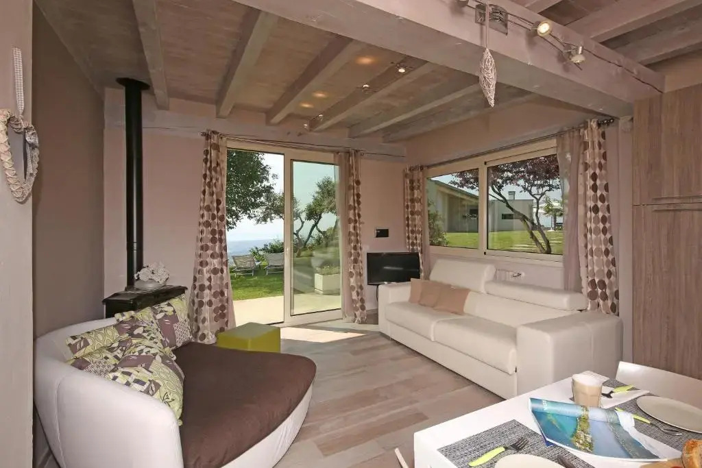 Villa Luna Stunning Modern Villa Shared Infinity Pool, Big garden, Fantastic lake view,AC