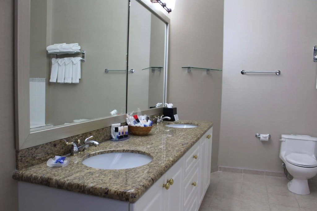 Best Western Plus Uptown Hotel