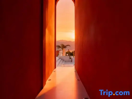 Lis Amman Holiday Villa Seaview Pool Estate Hotel (Erhai Airport Branch)