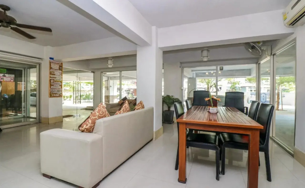 Gems Park Apartment