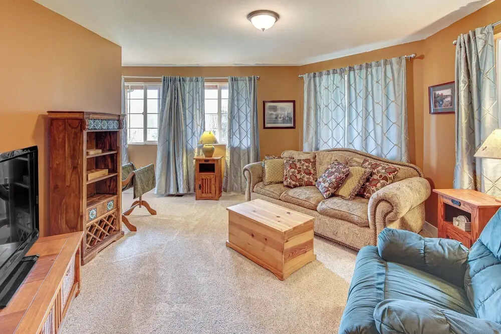 Hikes & Apples: Renovated Farmhouse in Gig Harbor!
