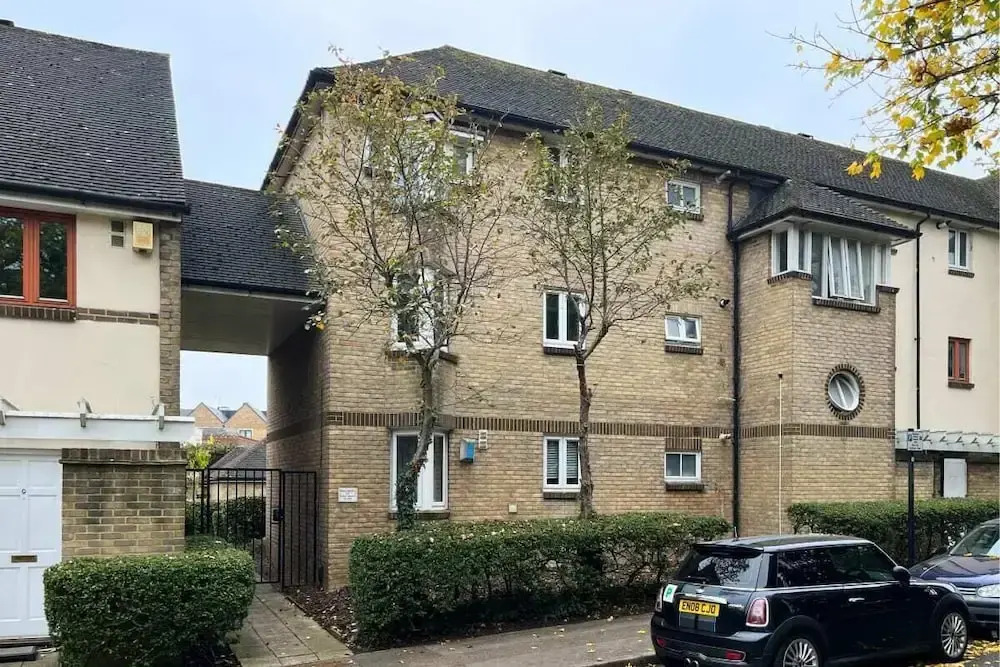 The Isleworth Place - Stunning 1bdr Flat With Balcony