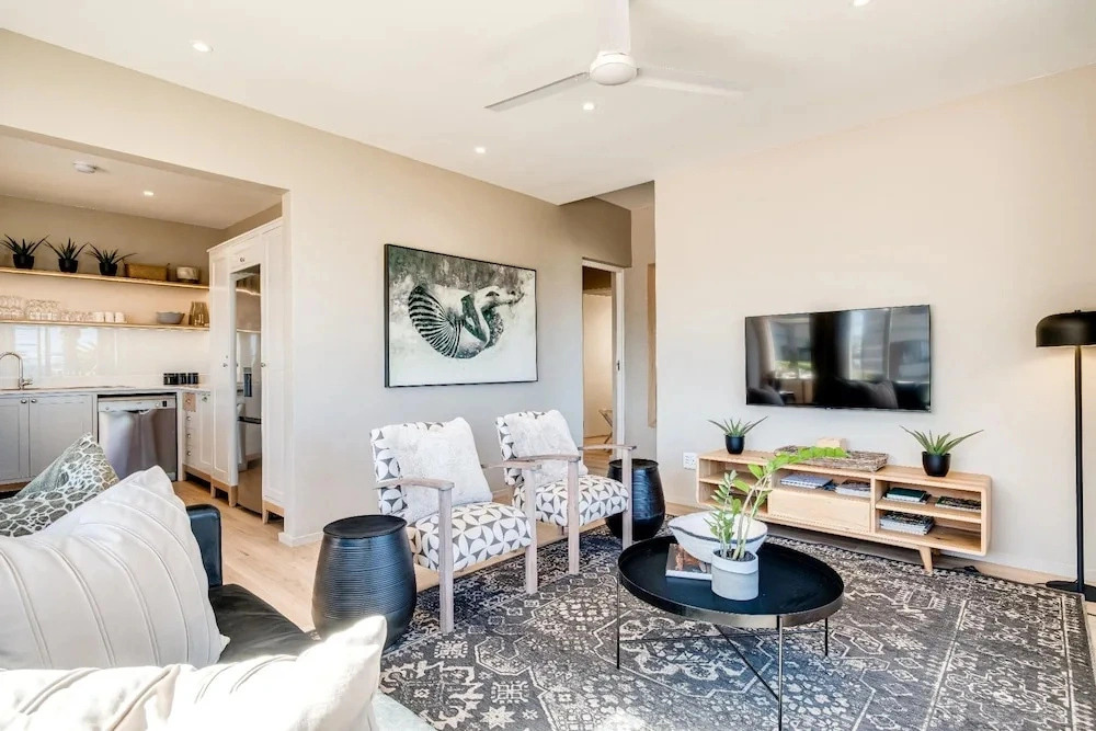 Camps Bay Stylish 2bed by the Tidal Pool Tidescape