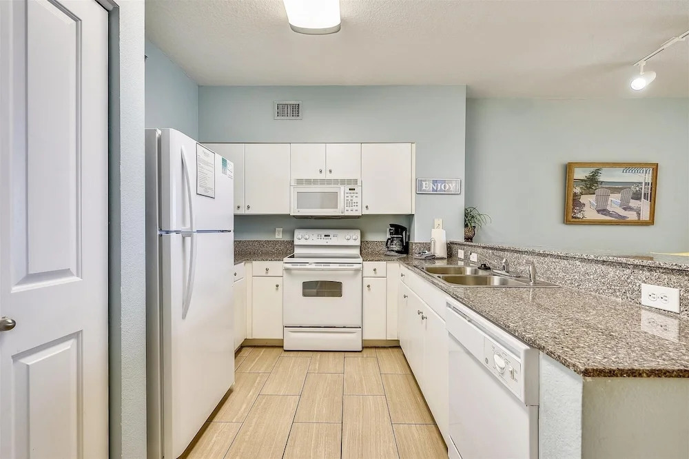Shores Of Panama 821-2 Bd/3ba, Sleeps 8! Updated, No Carpet! Free Fun! 2 Bedroom Condo by RedAwning