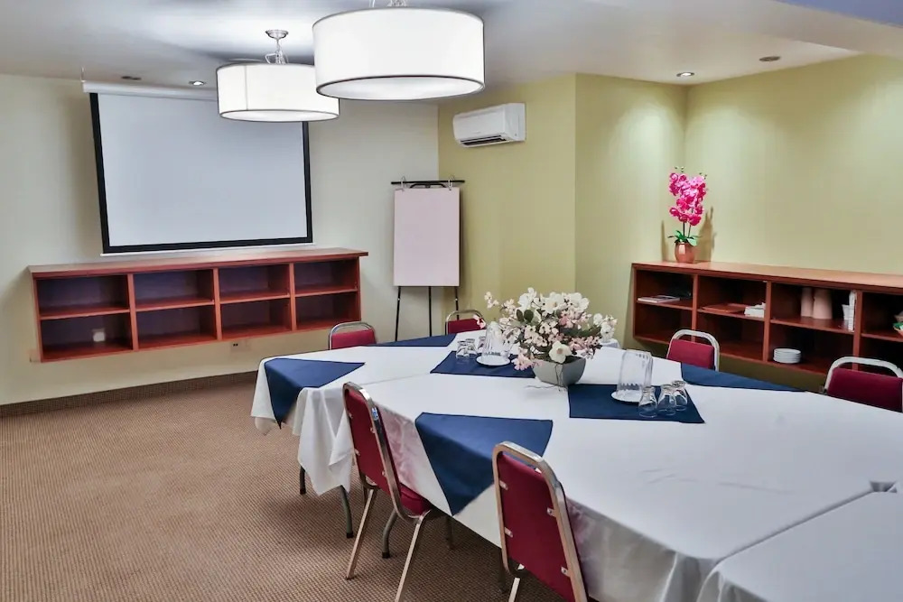 Quality Inn & Suites Le Versailles