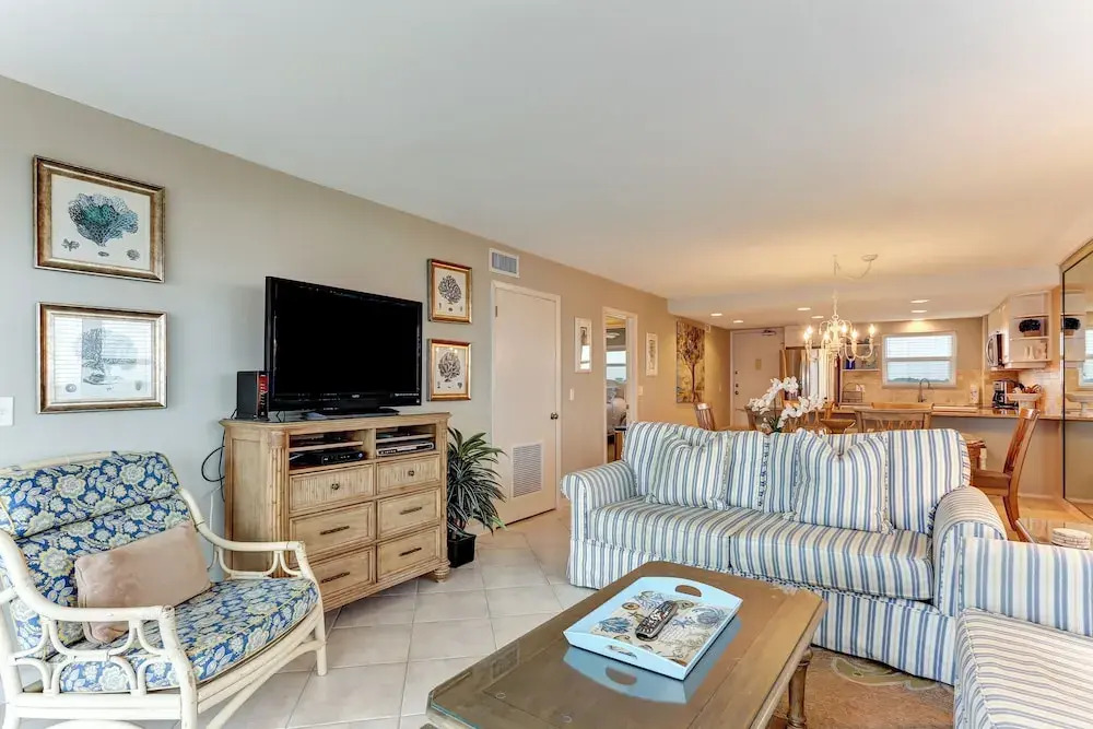 7th Floor, Corner Property on the top Floor With Easy Beach Access Exclusive Fishing Pier