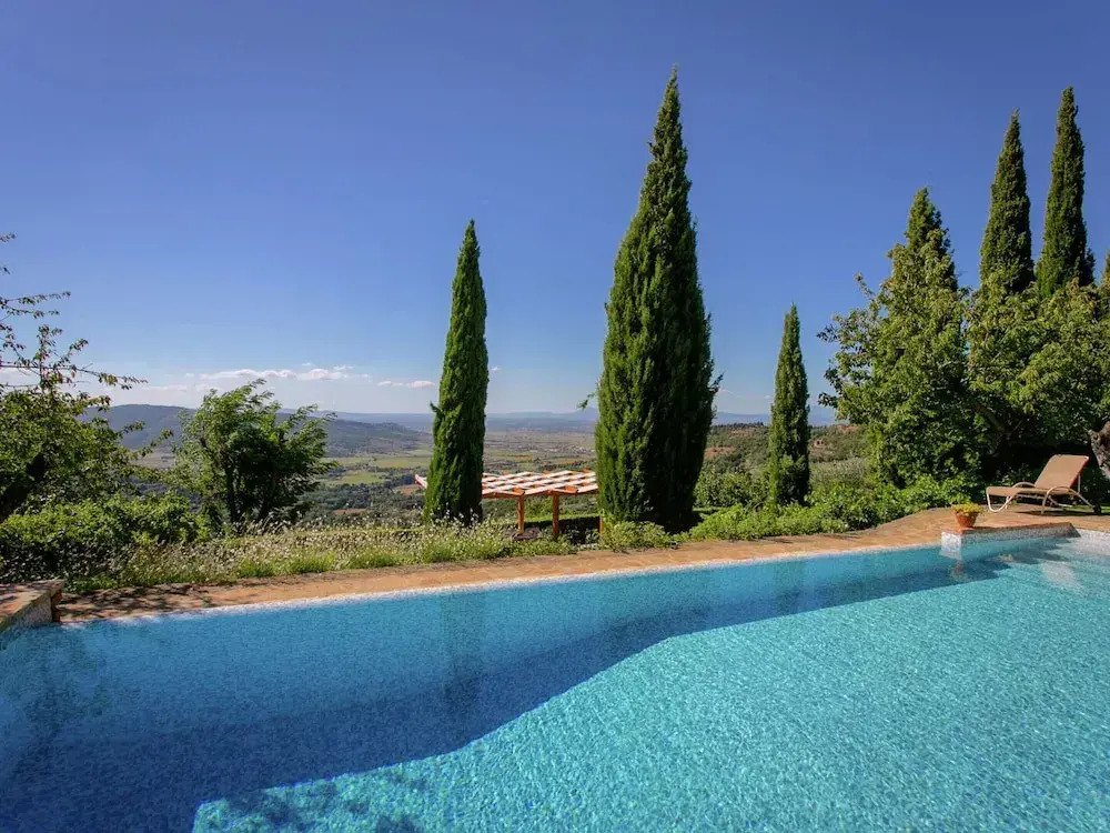 Villa in Cortona With Pool & Hill Views