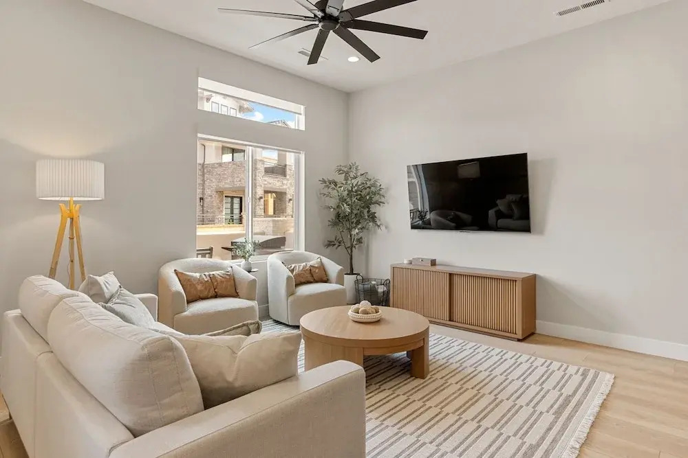 Weekend Vibes 5 Bedroom Townhouse