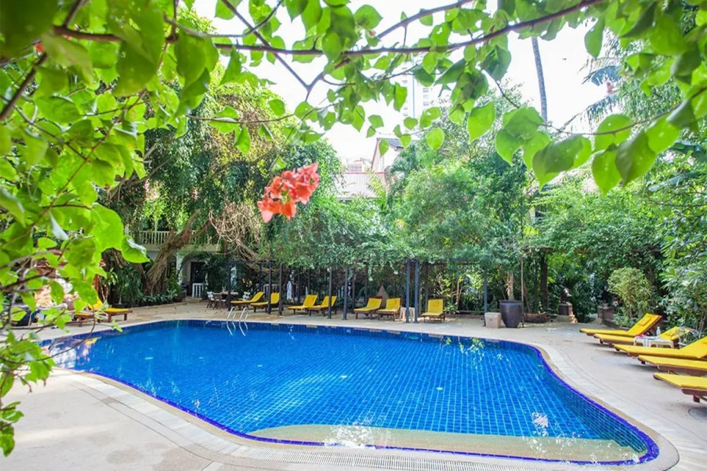 Tropica Bungalow Beach Hotel