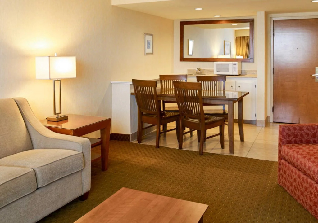 Clarion Hotel Portland Airport ME
