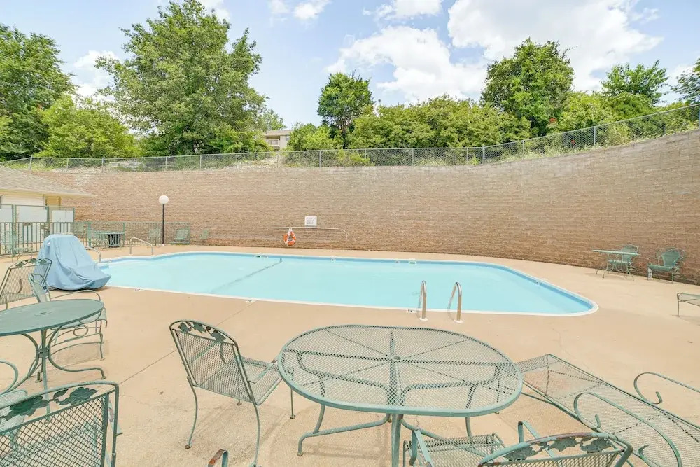 On Thousand Hills Golf Course: Condo w/ Sunroom