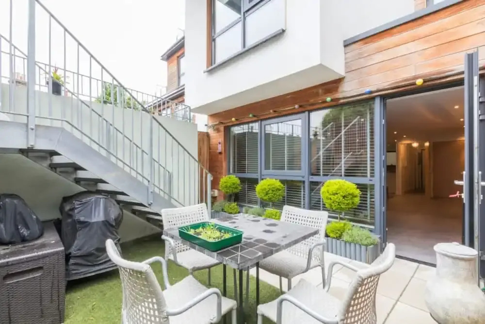 Beautiful Duplex Flat, sleeps 6, close to tube