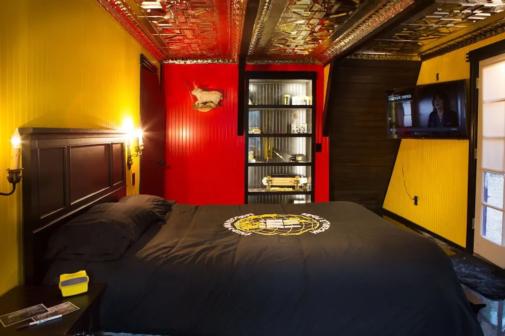 Hicksville Pines Chalets & Motel