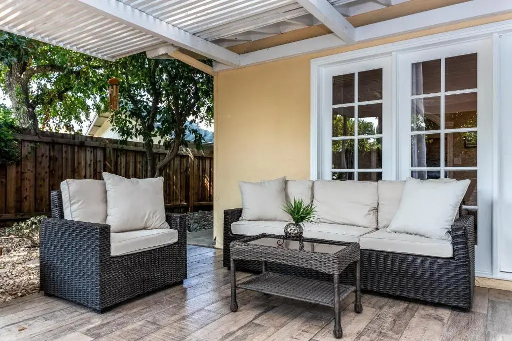 Villa Sausalito - Newly Designed 4BR HOUSE & POOL by Topanga