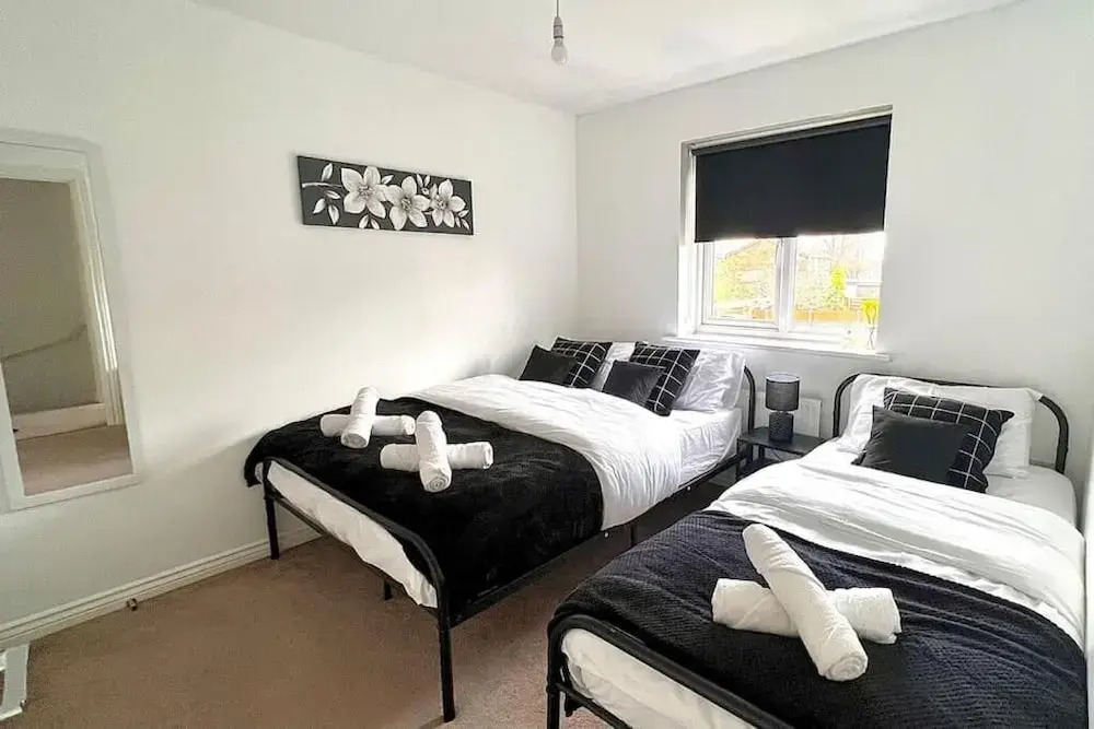 Modern 3BR House For Contractors