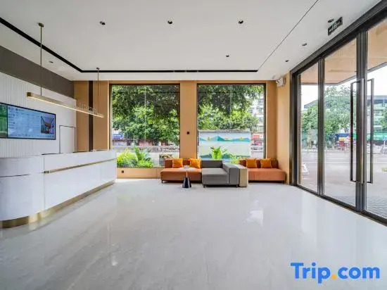 R ROYALSS HOTEL Hotel (Emei High-speed Railway Station Dafo Temple Tourist Area Branch)