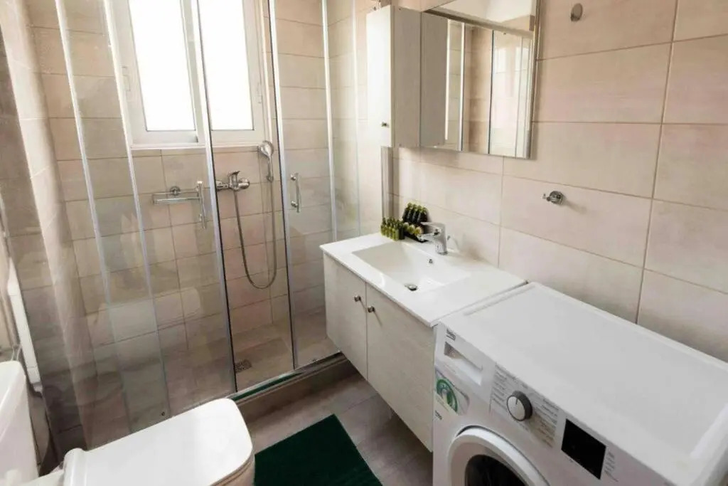 Modern spacious apartment located in Piraeus (B8)