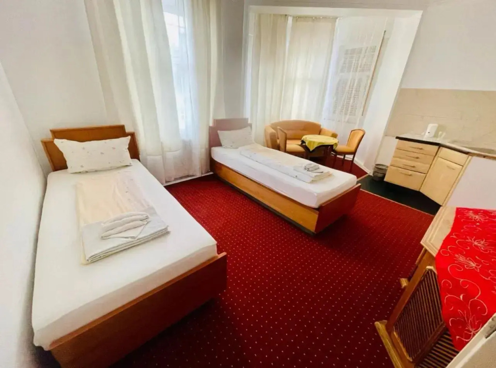 Pension De Lux Augsburg