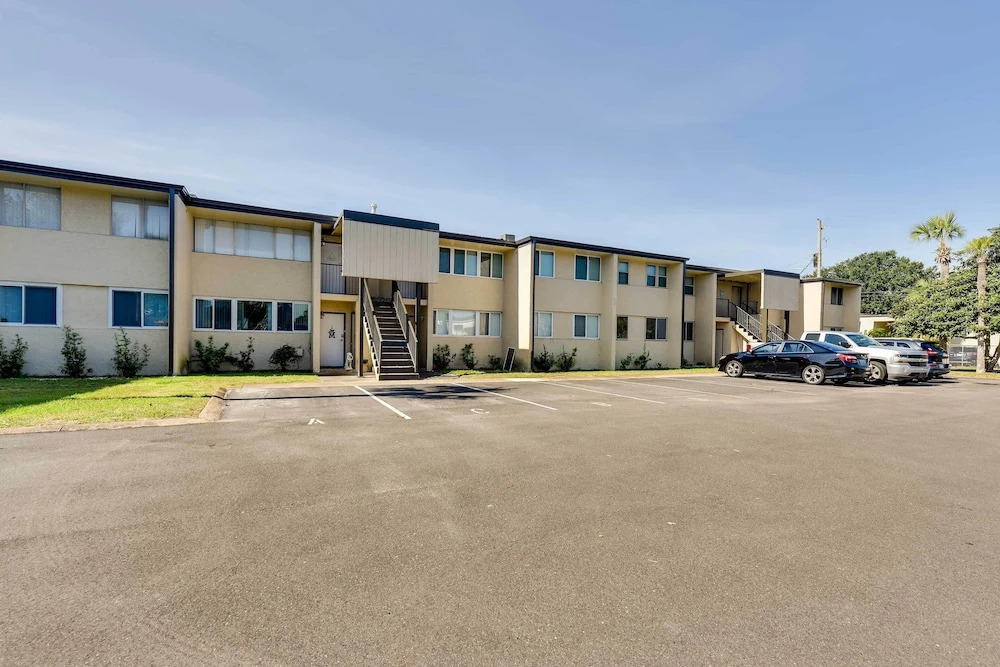 Sunny Florida Condo: 4 Mi to Gulf Islands Seashore