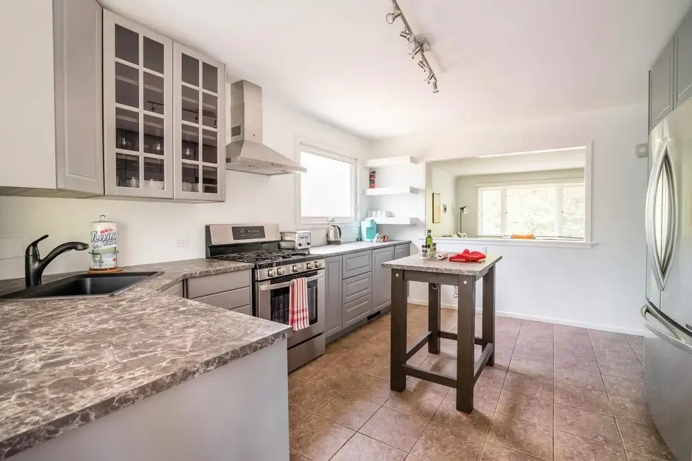 4BR Family Home - Sleeps 9 - w Private Pool Hot Tub