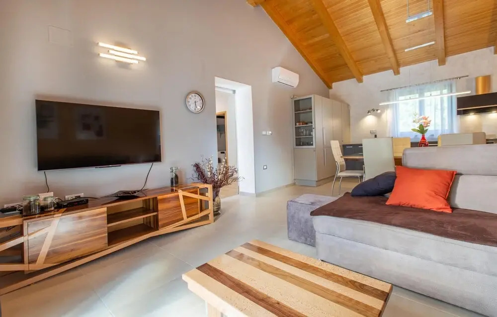 Beautiful Home in Divaca With Wifi and 3 Bedrooms