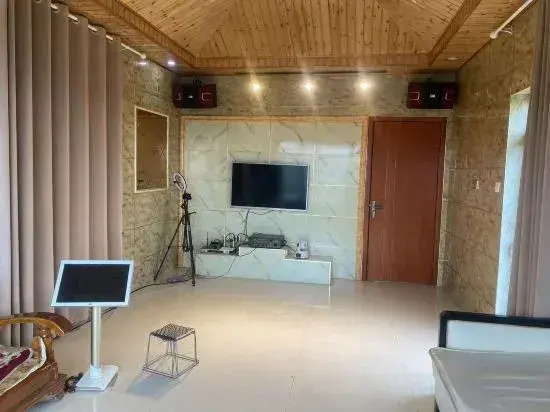 Zhuquanshan Gangzishu Restaurant B&B